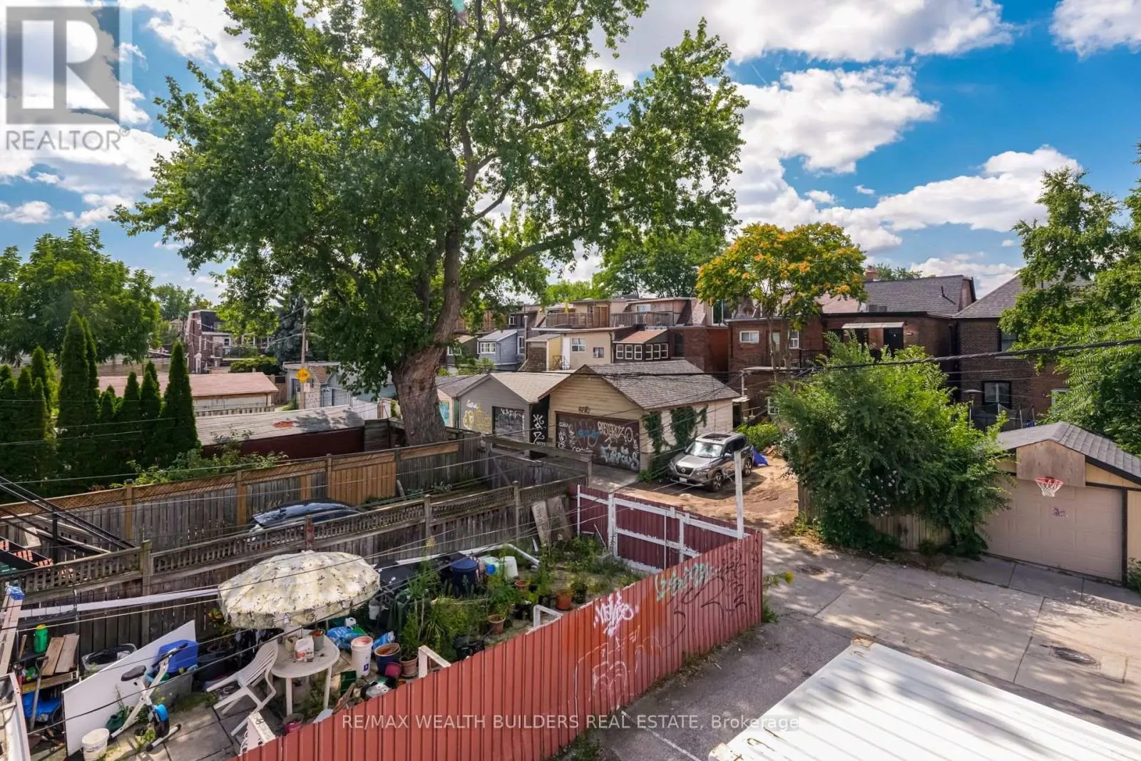 UPPER UNIT 2 - 2443 DUNDAS STREET W