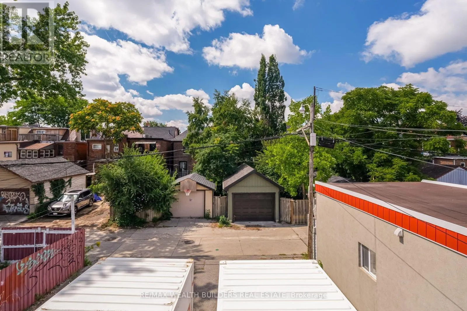 UPPER UNIT 2 - 2443 DUNDAS STREET W