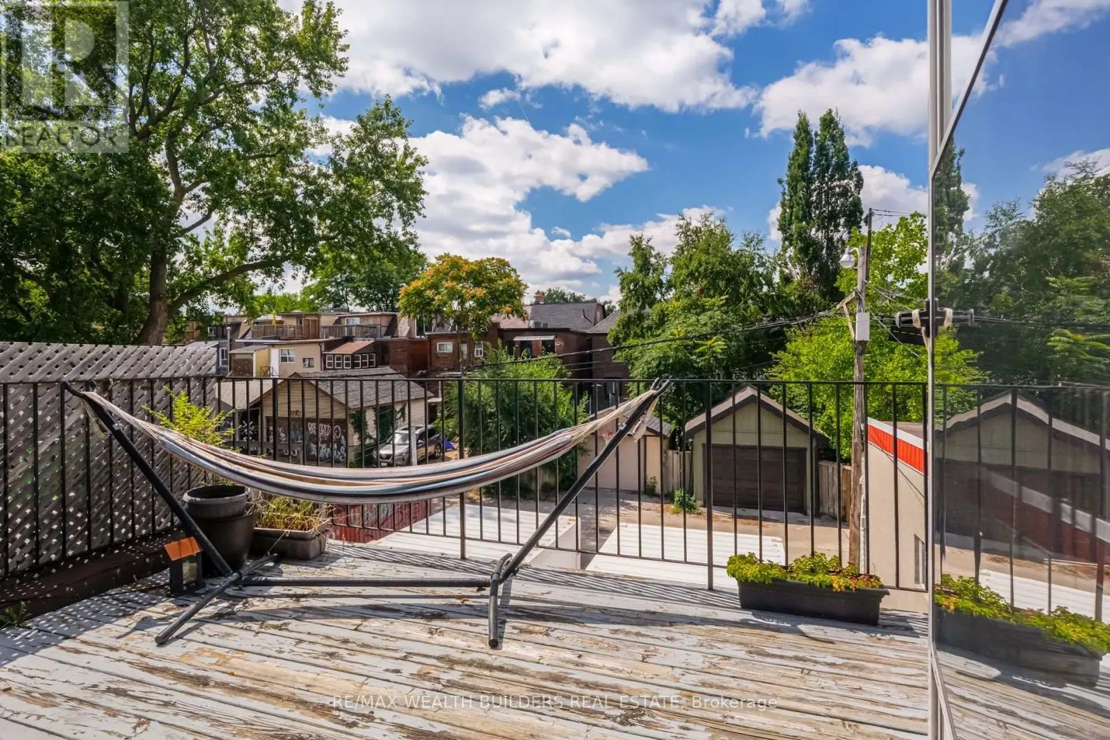 UPPER UNIT 2 - 2443 DUNDAS STREET W