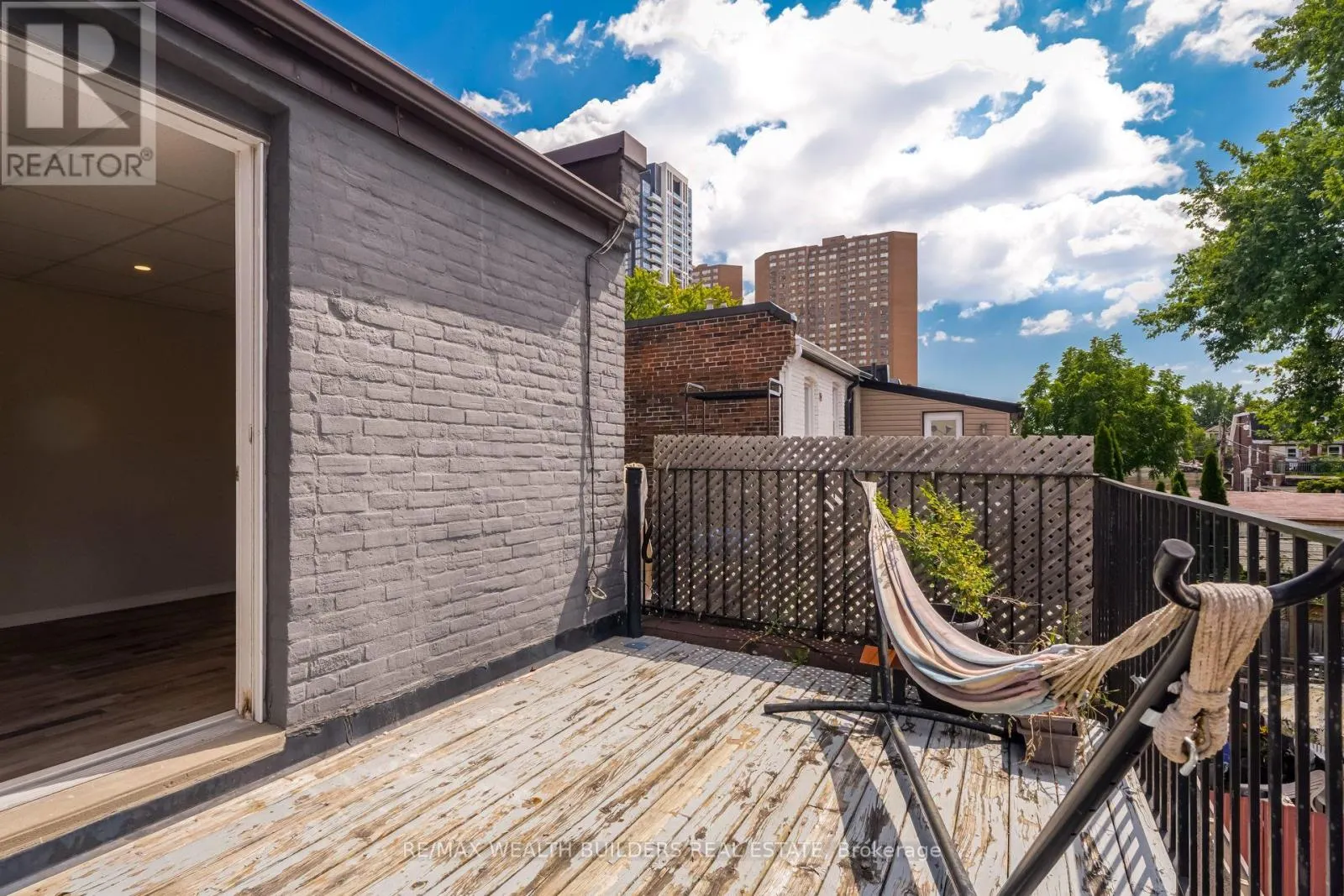 UPPER UNIT 2 - 2443 DUNDAS STREET W