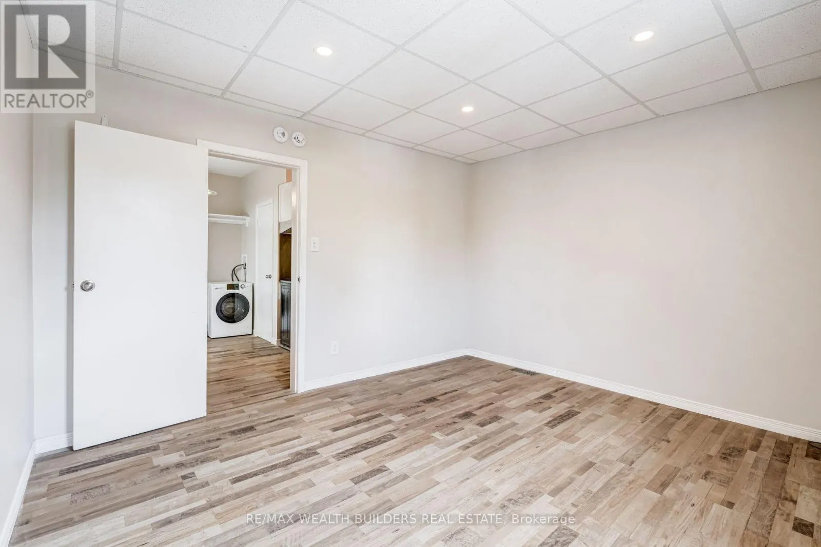 UPPER UNIT 2 - 2443 DUNDAS STREET W