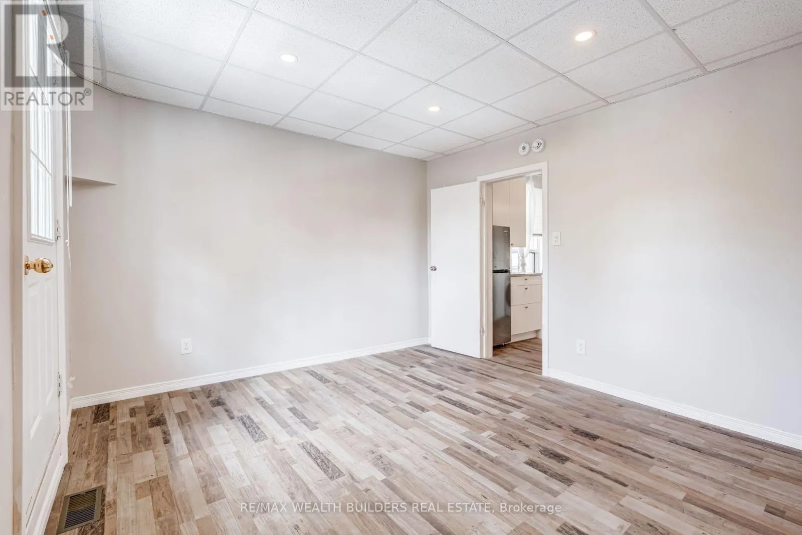UPPER UNIT 2 - 2443 DUNDAS STREET W