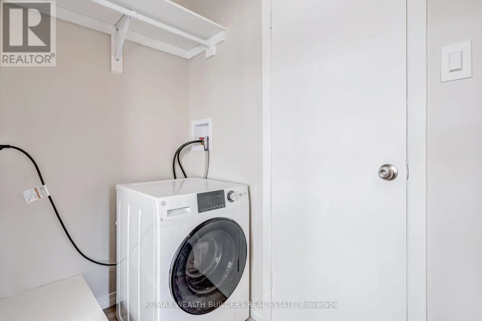 UPPER UNIT 2 - 2443 DUNDAS STREET W