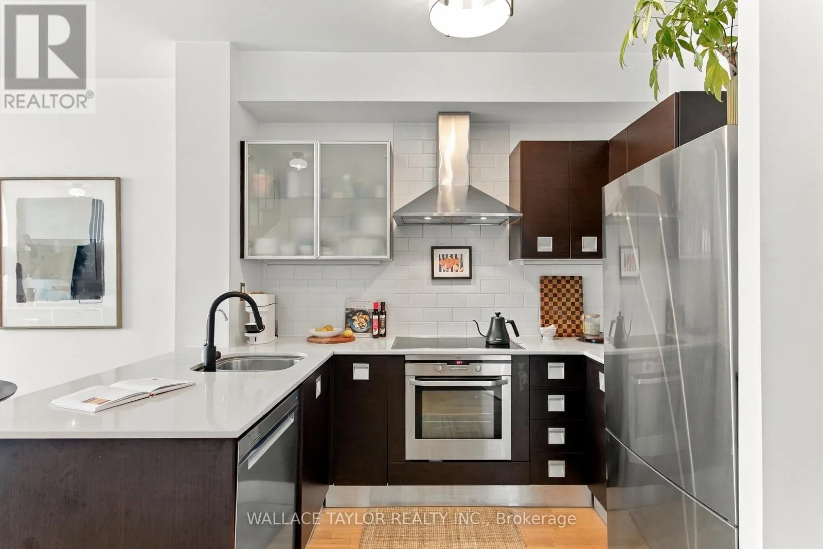 1007 - 3391 BLOOR STREET W