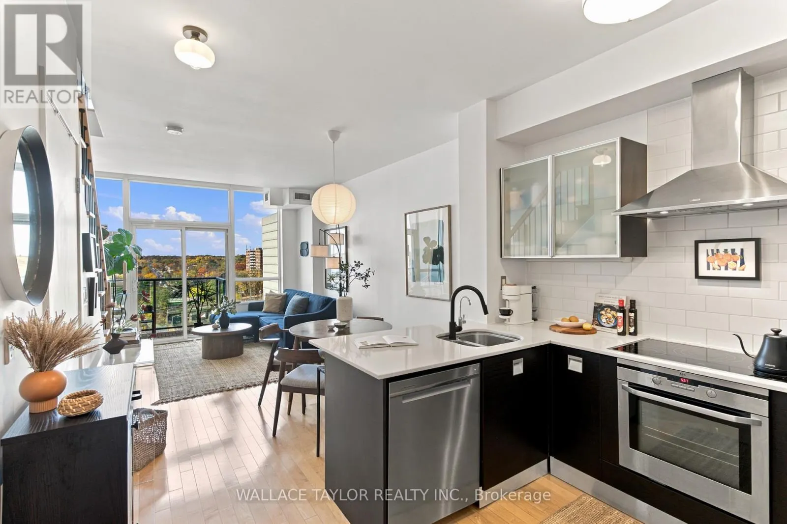 1007 - 3391 BLOOR STREET W