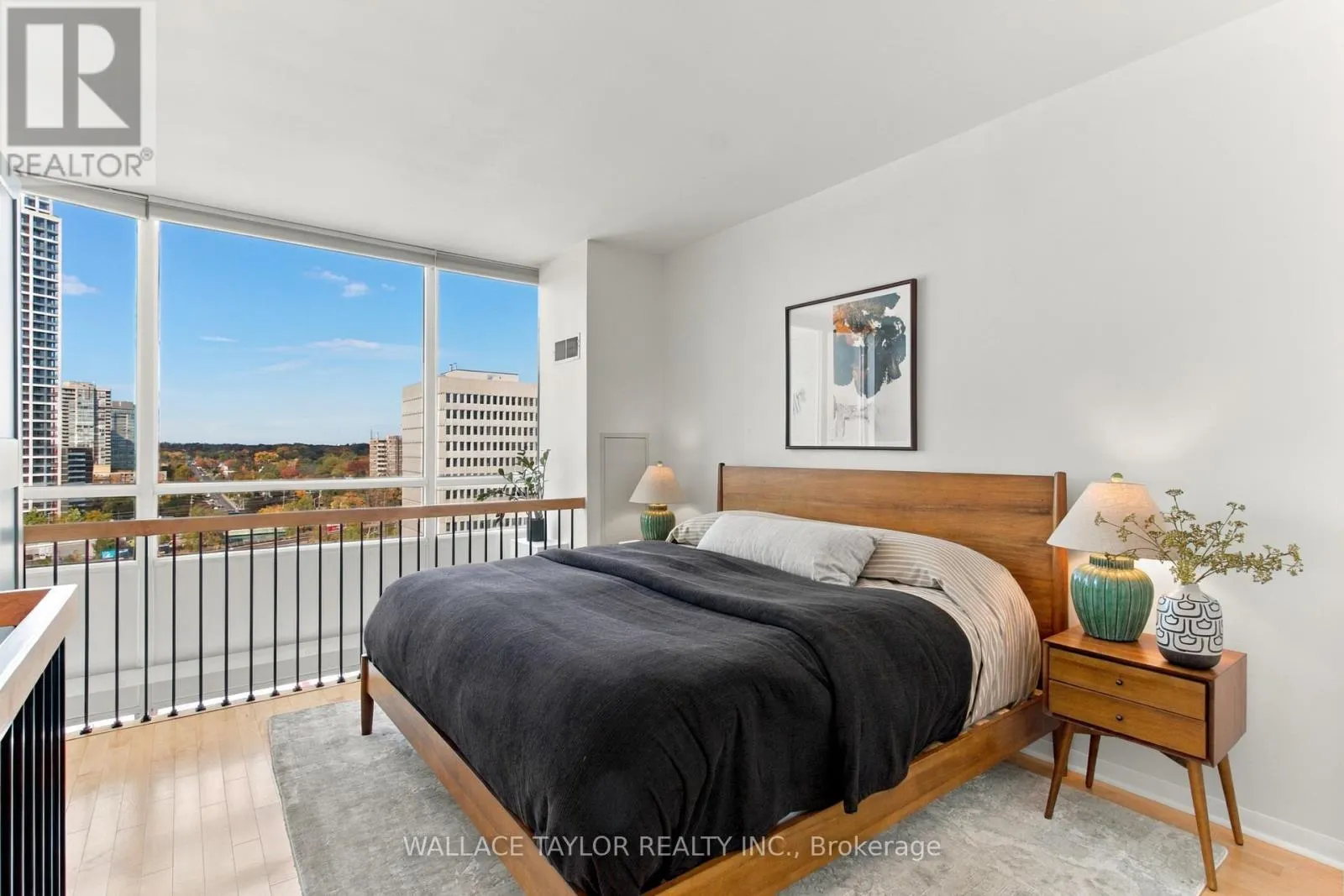 1007 - 3391 BLOOR STREET W