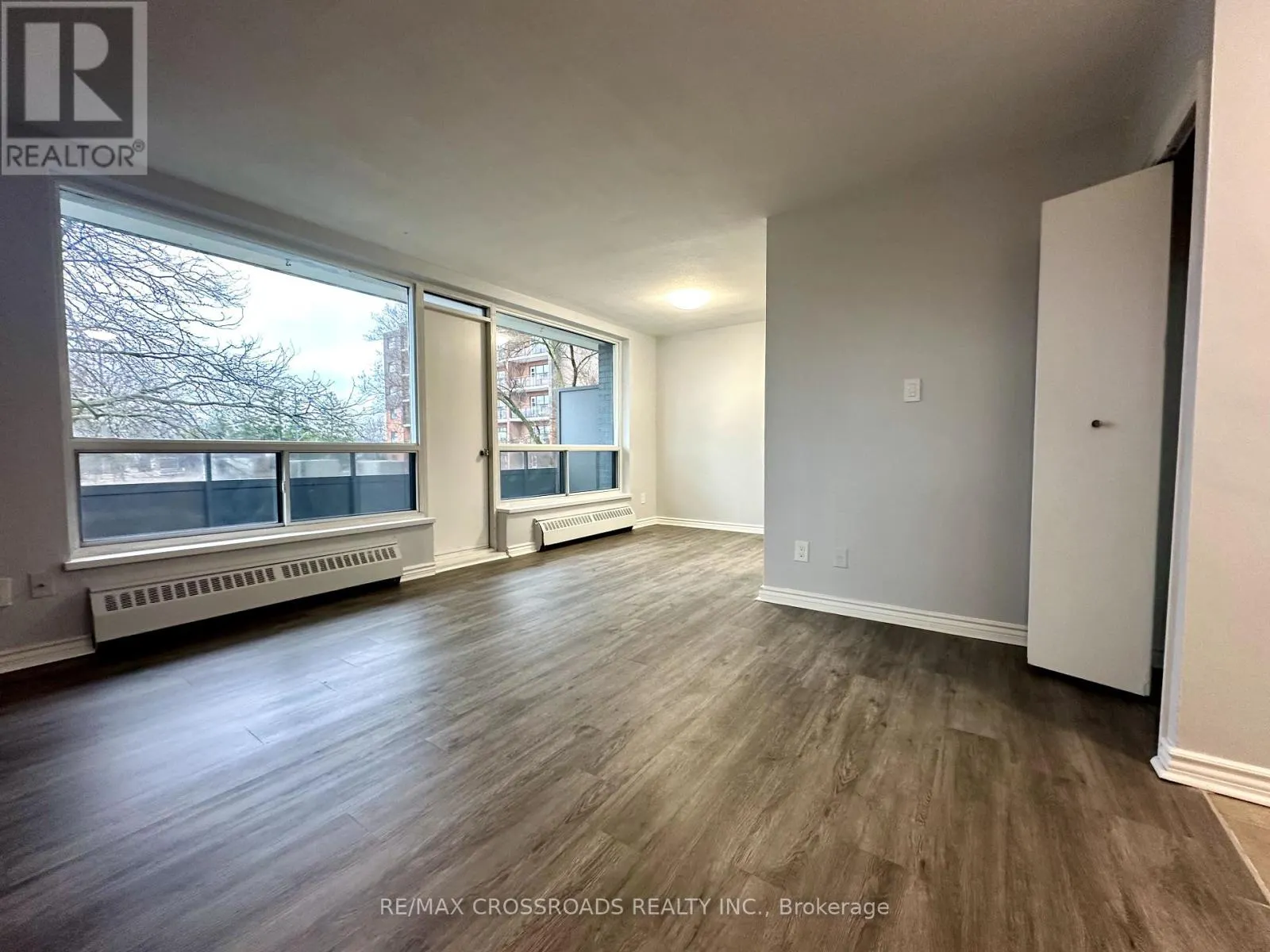 302 - 363 LAKESHORE ROAD E