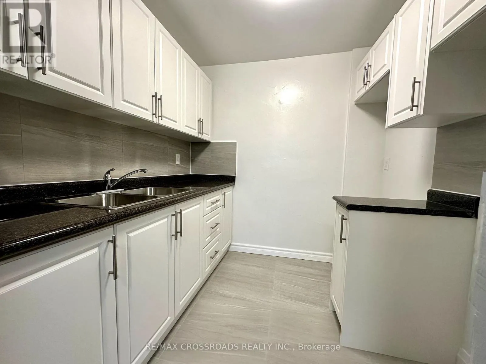 302 - 363 LAKESHORE ROAD E