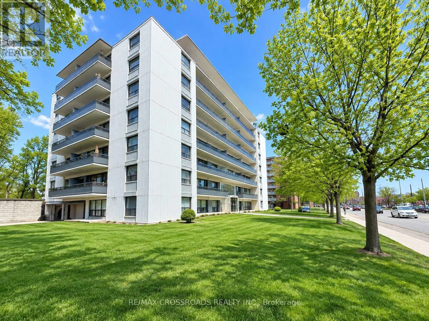 302 - 363 LAKESHORE ROAD E