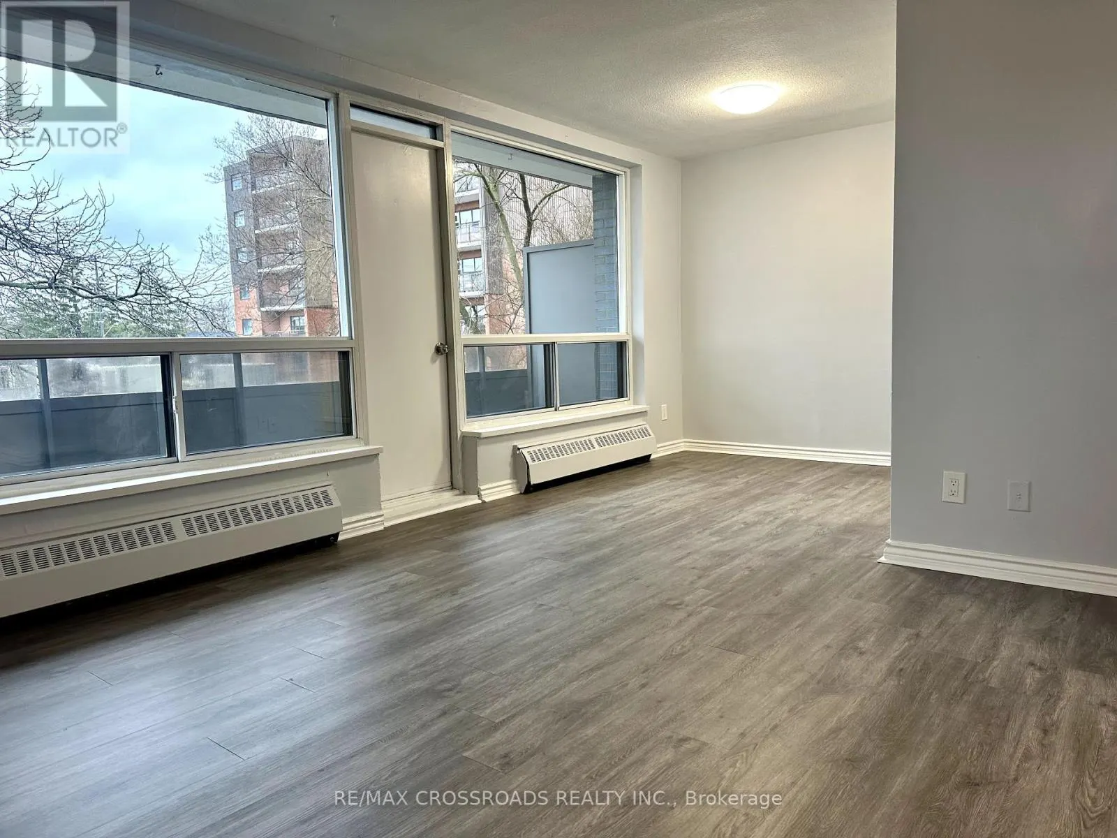 302 - 363 LAKESHORE ROAD E