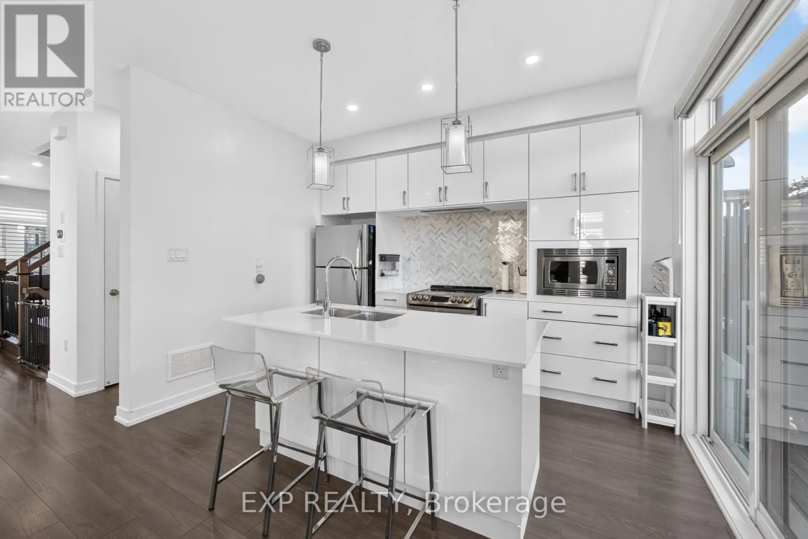 166 LOGANBERRY GATE