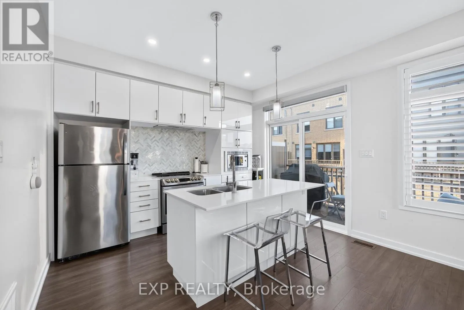 166 LOGANBERRY GATE
