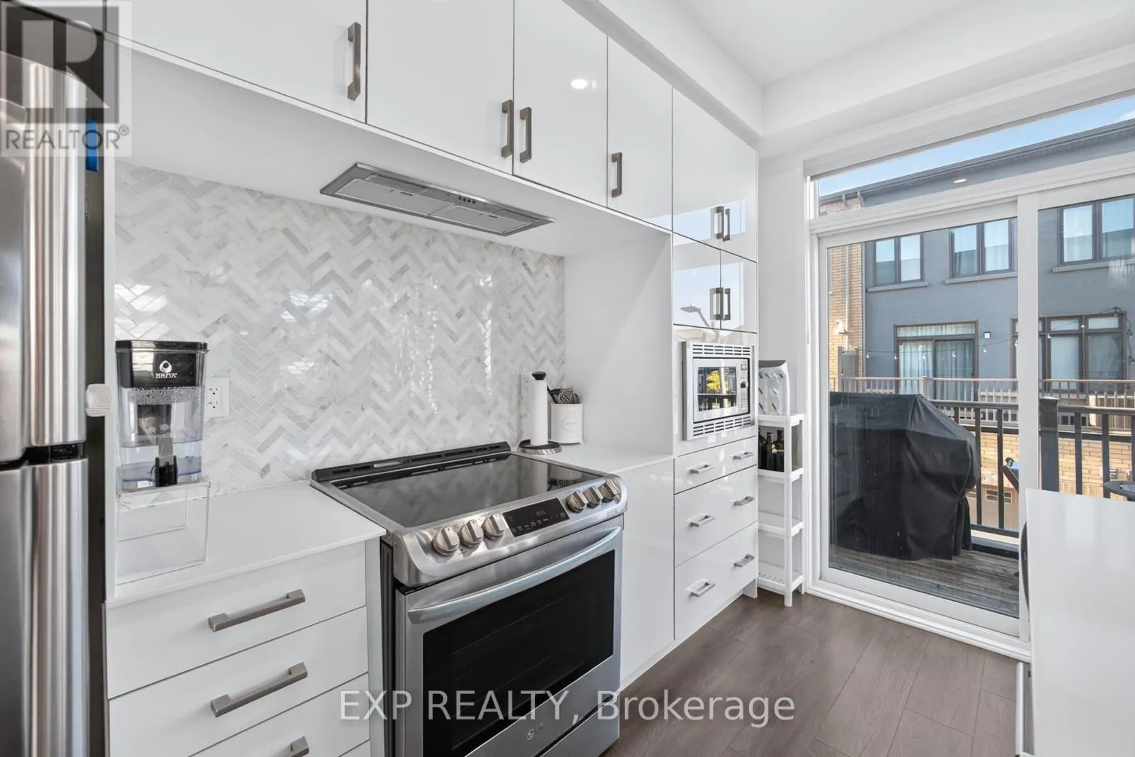 166 LOGANBERRY GATE