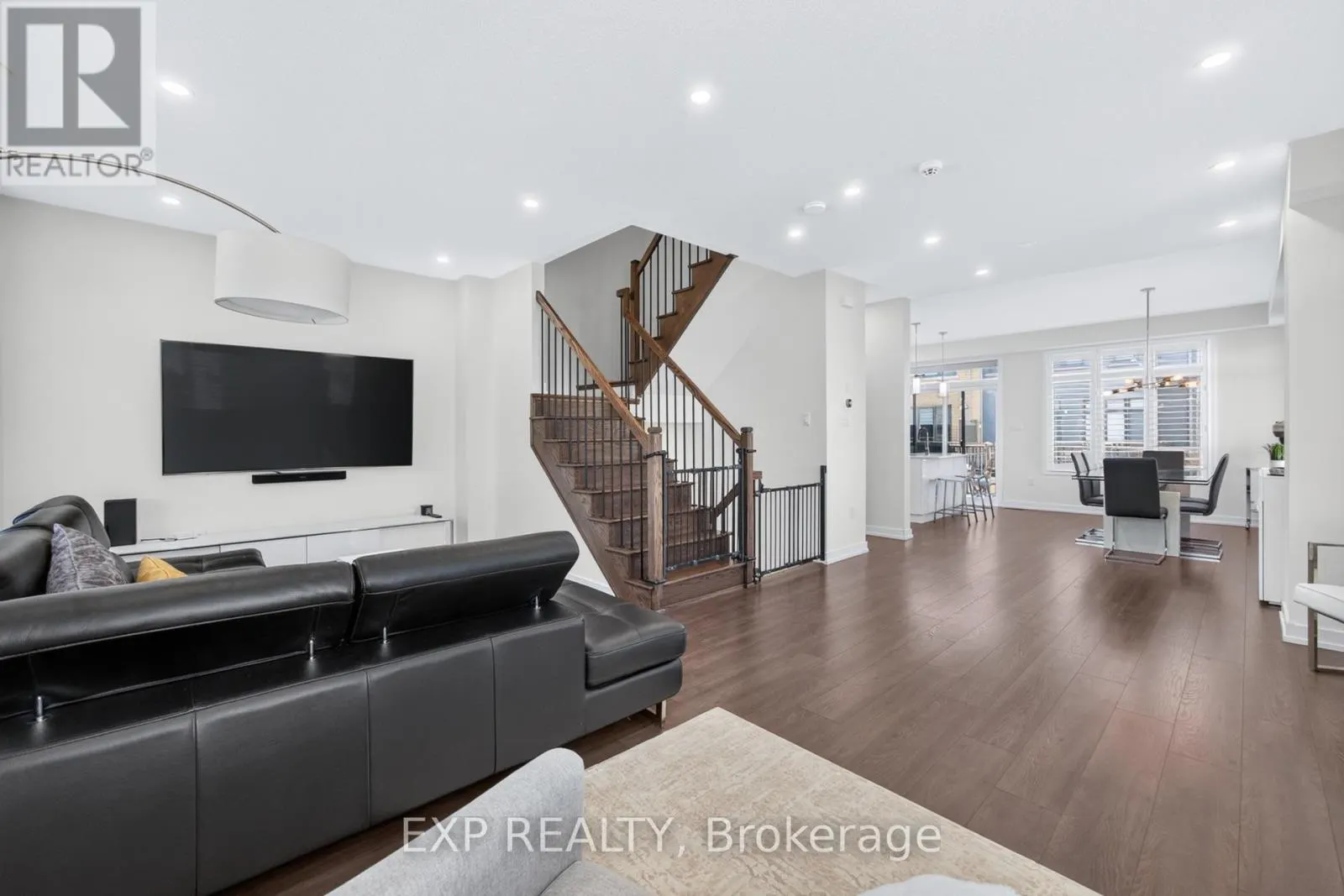 166 LOGANBERRY GATE