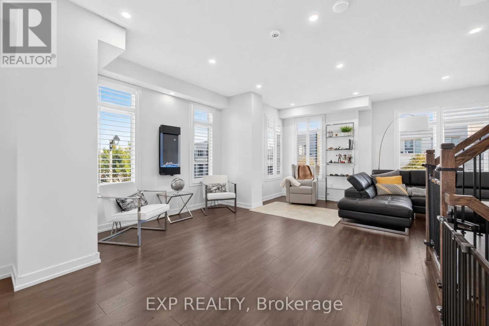 166 LOGANBERRY GATE