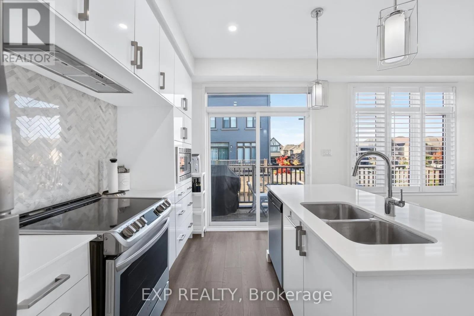 166 LOGANBERRY GATE