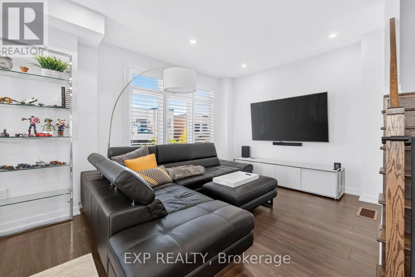 166 LOGANBERRY GATE