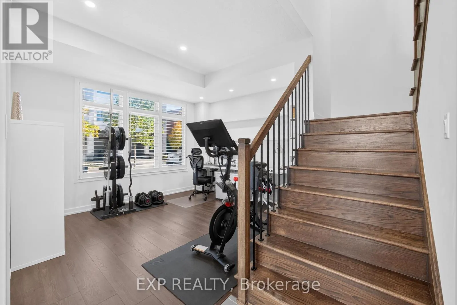 166 LOGANBERRY GATE