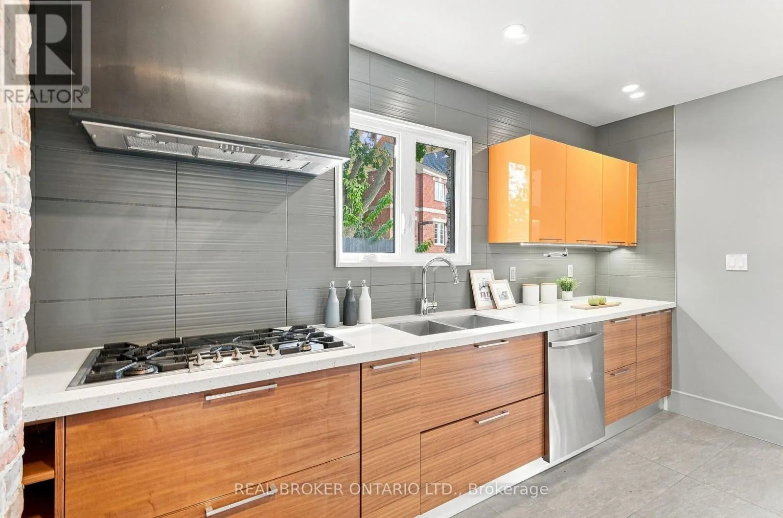 MAIN - 671 SCARLETT ROAD