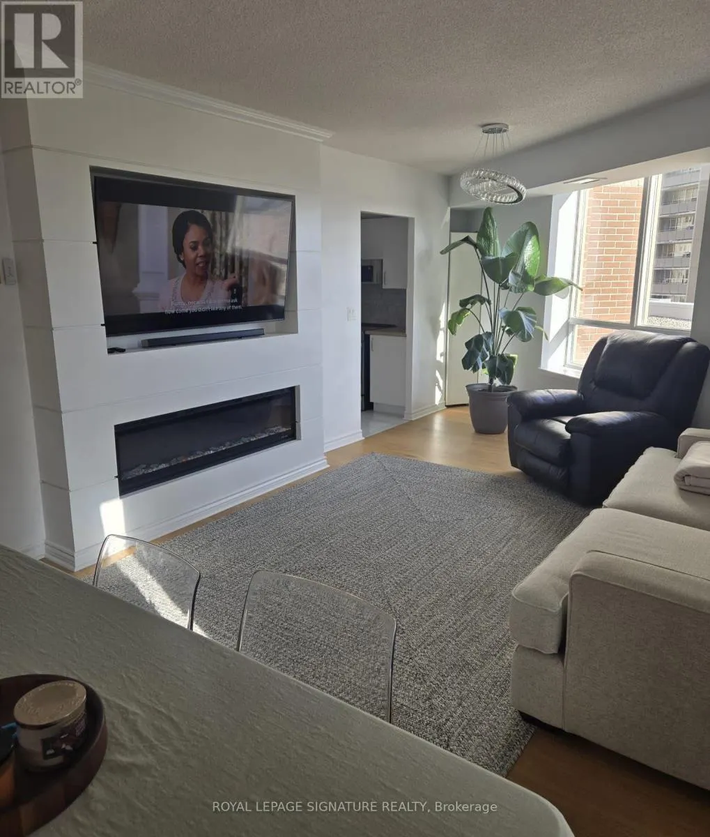 1002 - 2088 LAWRENCE AVENUE W