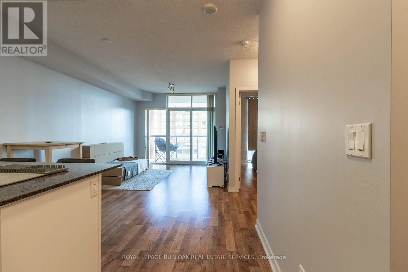 1408 - 551 MAPLE AVENUE