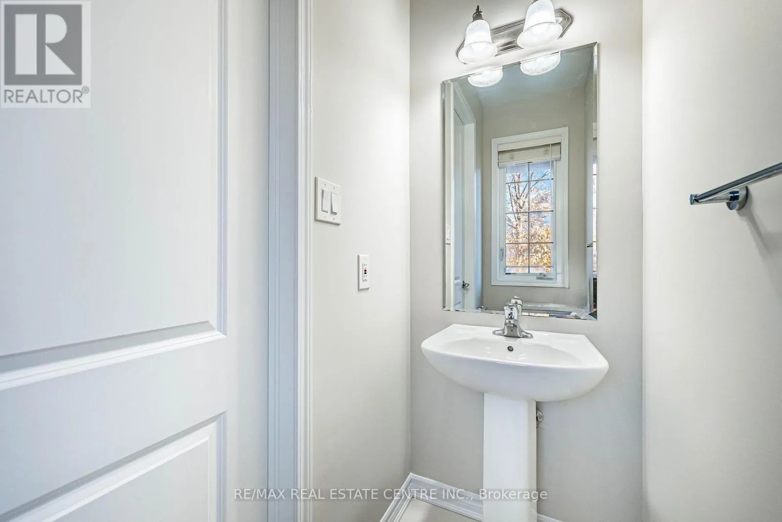 17 FEEDER STREET