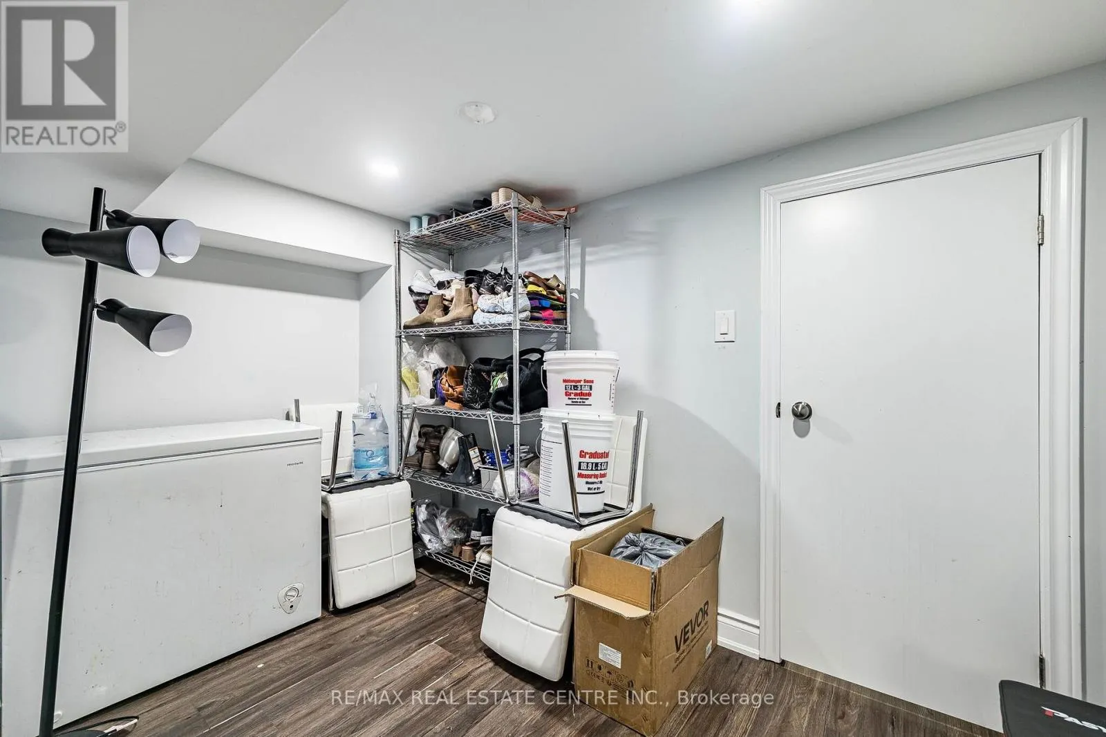 17 FEEDER STREET