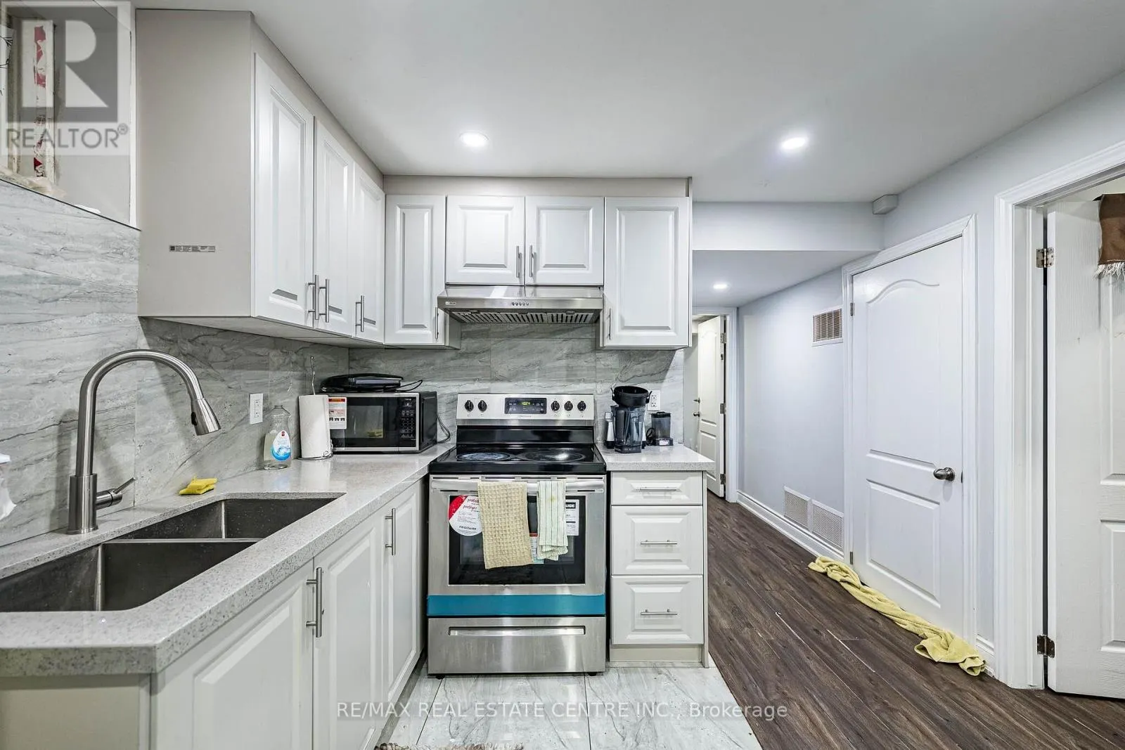 17 FEEDER STREET