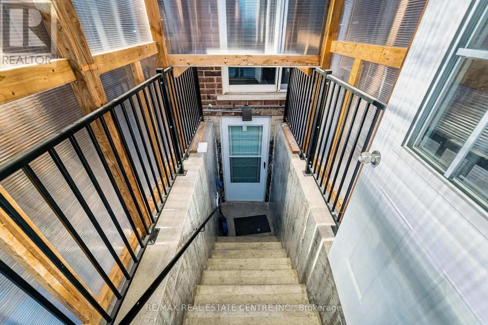 17 FEEDER STREET