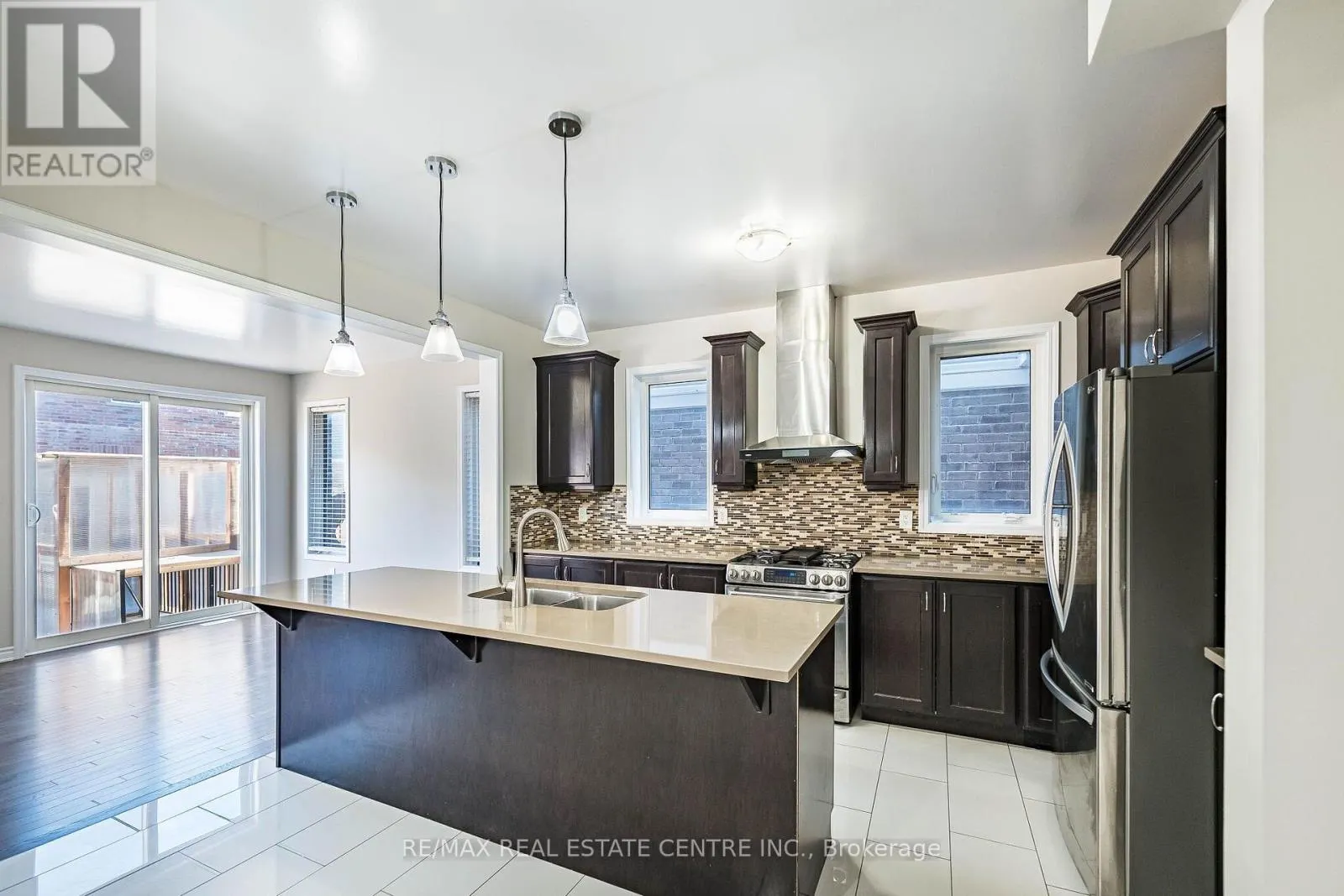 17 FEEDER STREET