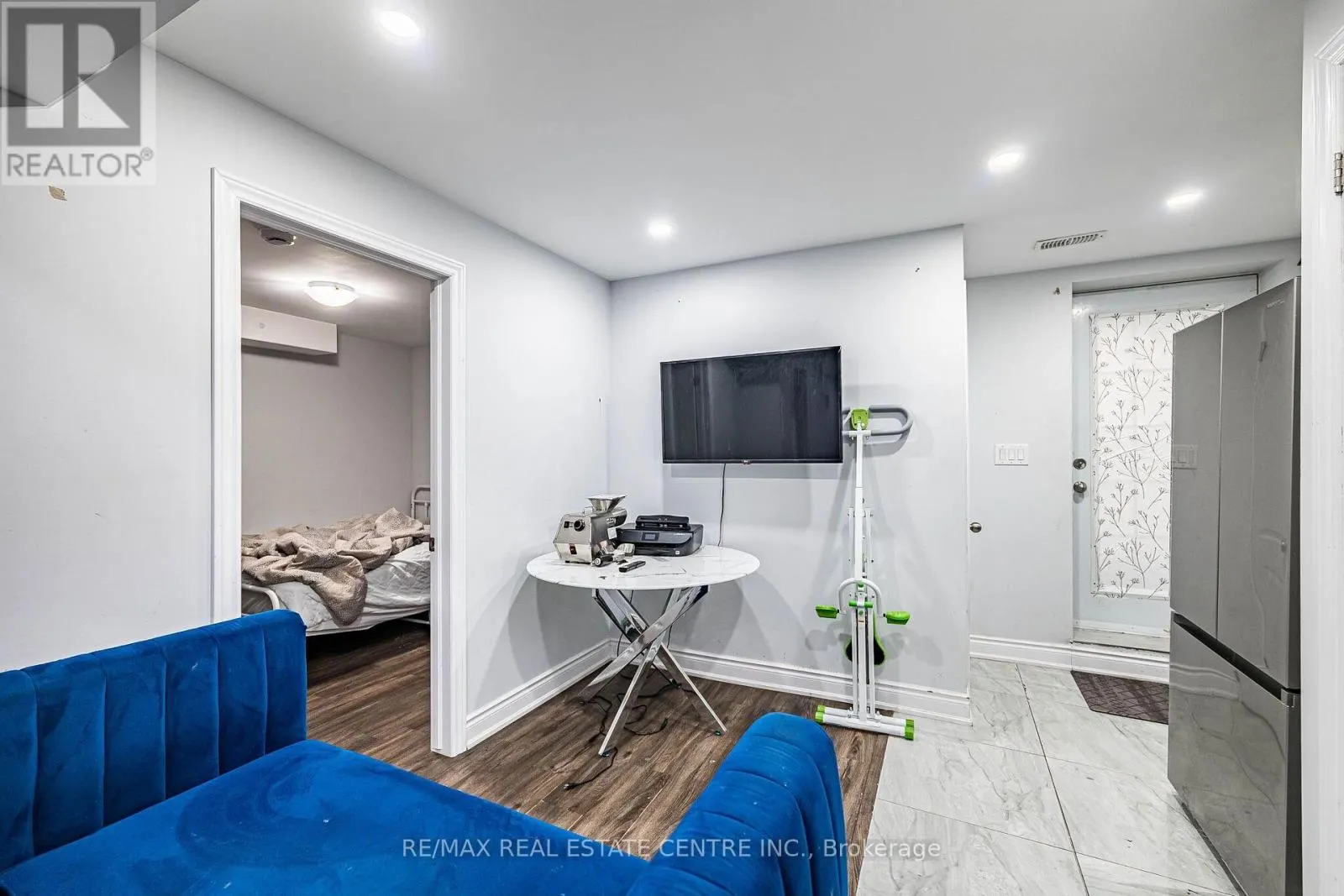 17 FEEDER STREET