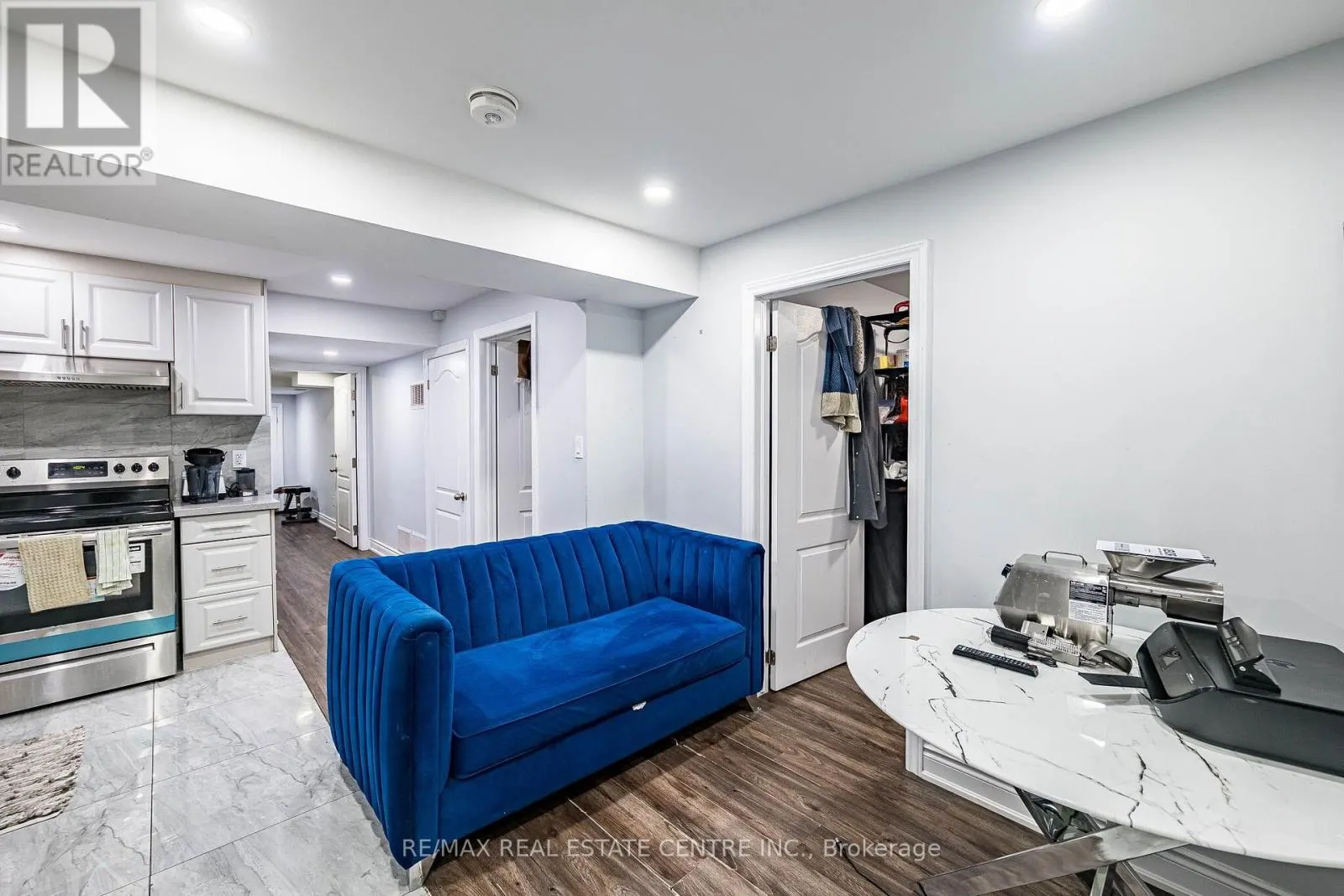 17 FEEDER STREET