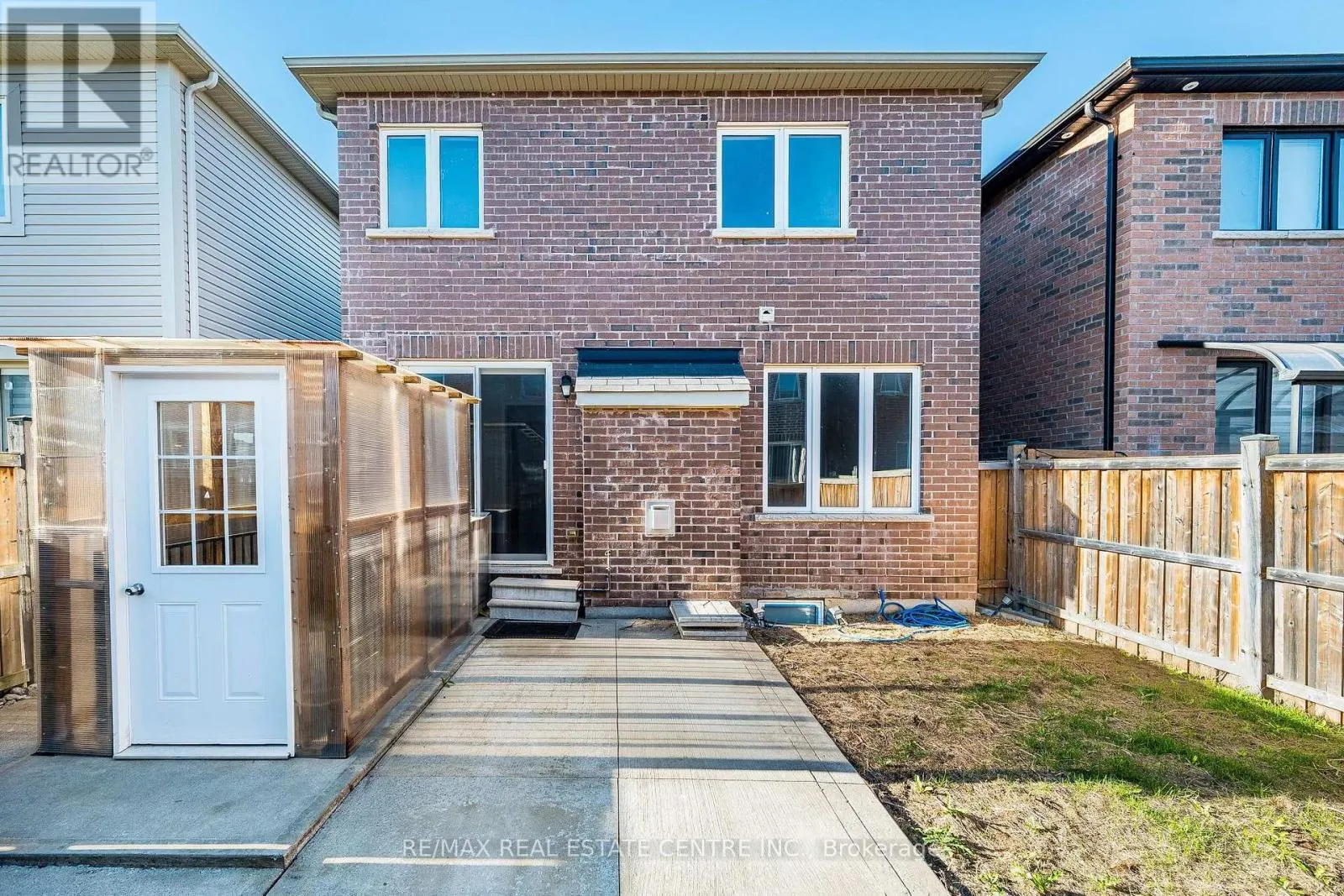 17 FEEDER STREET
