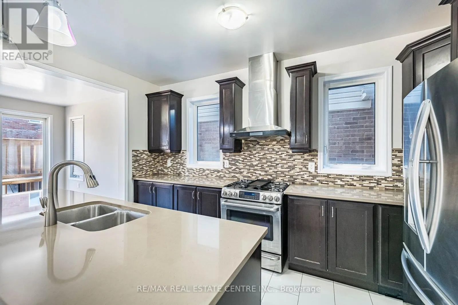 17 FEEDER STREET