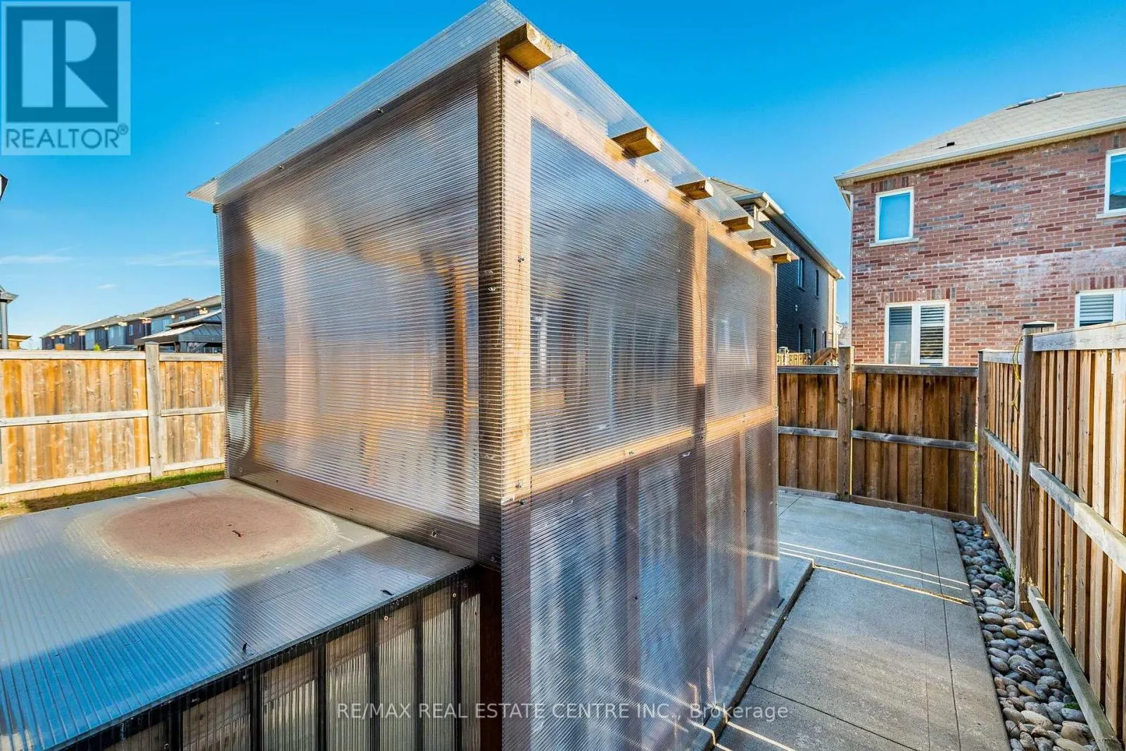 17 FEEDER STREET