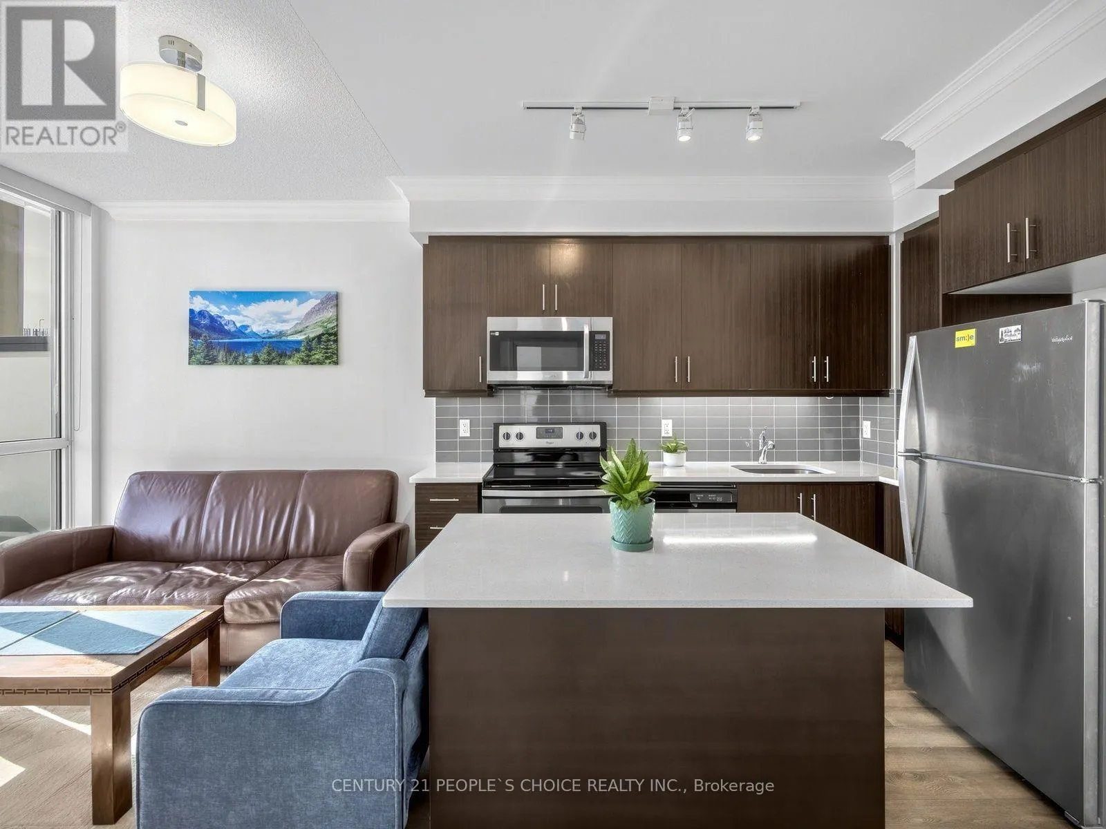 207 - 17 ZORRA STREET