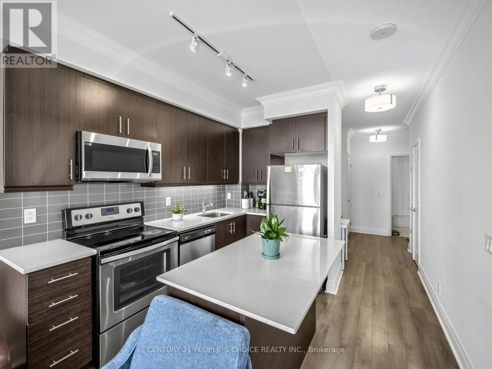 207 - 17 ZORRA STREET
