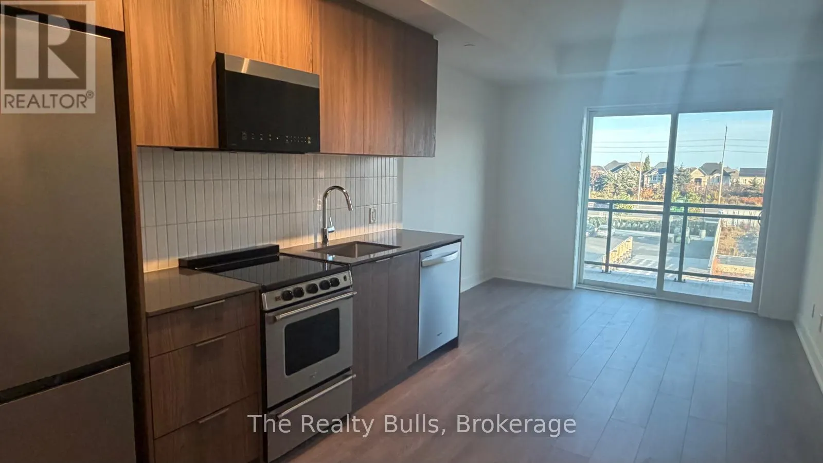 317 - 3008 WILLIAM CUTMORE BOULEVARD