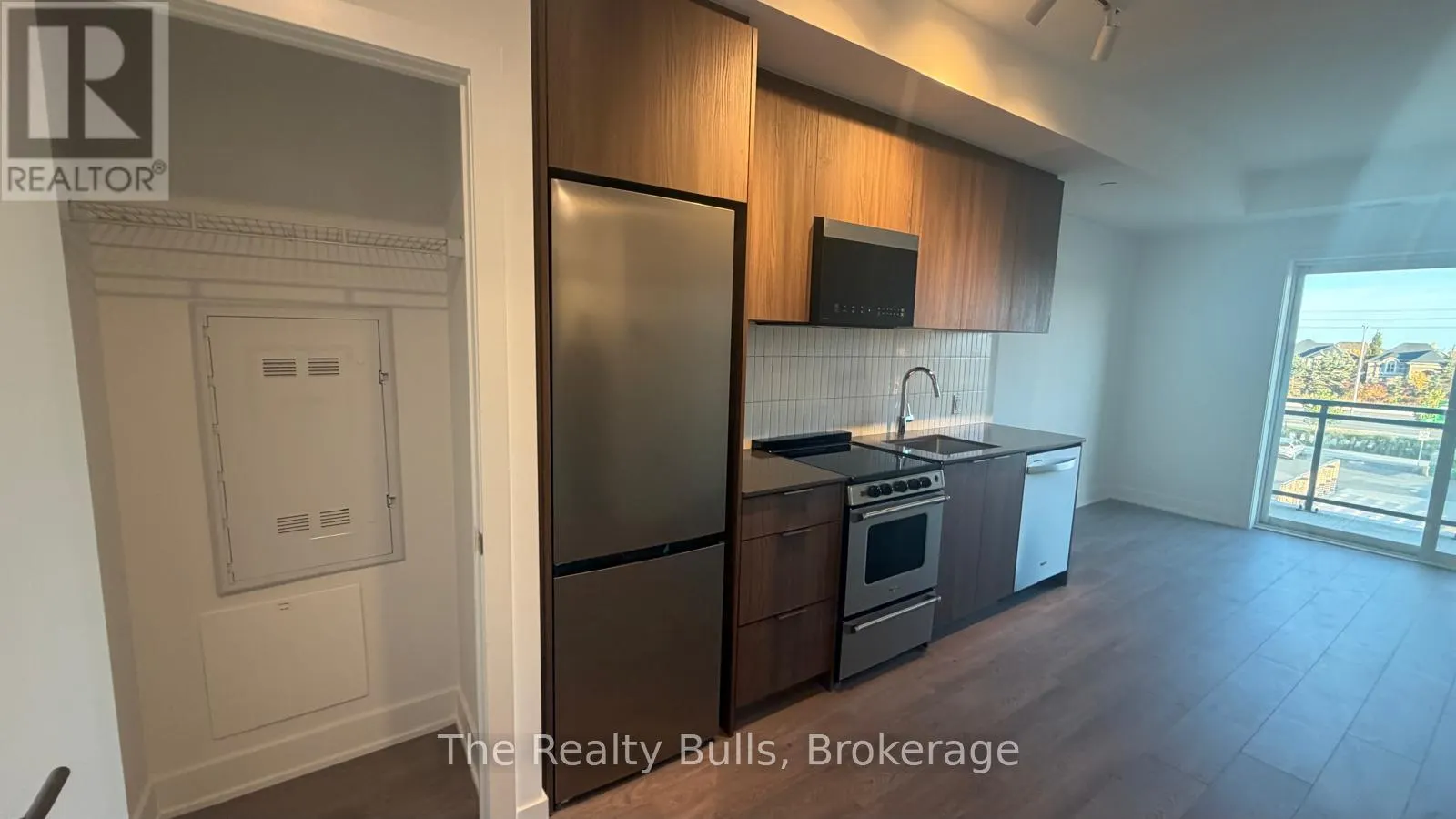 317 - 3008 WILLIAM CUTMORE BOULEVARD