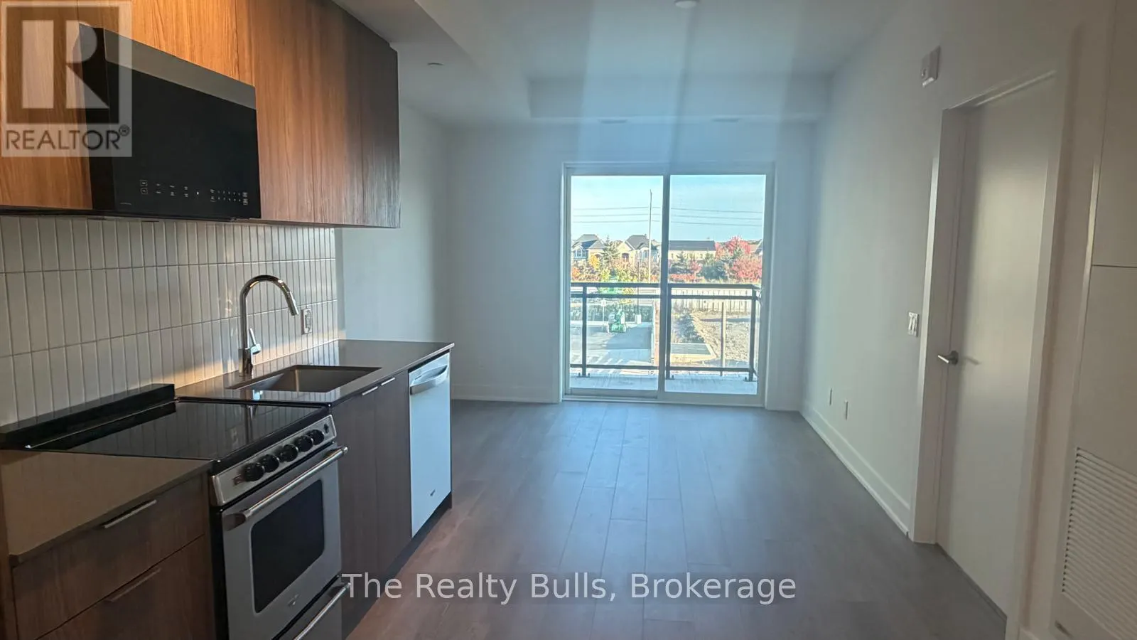 317 - 3008 WILLIAM CUTMORE BOULEVARD