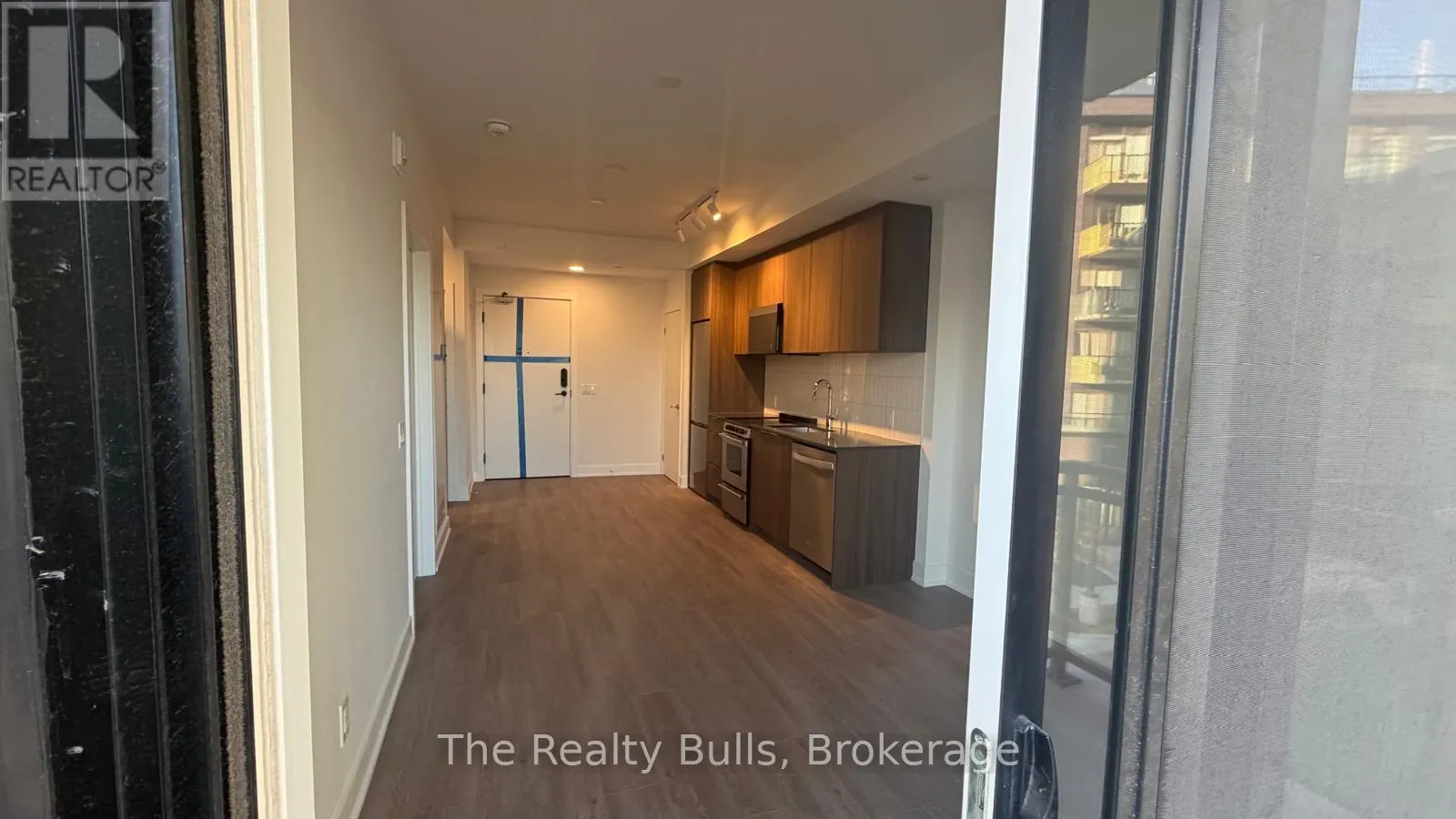 317 - 3008 WILLIAM CUTMORE BOULEVARD