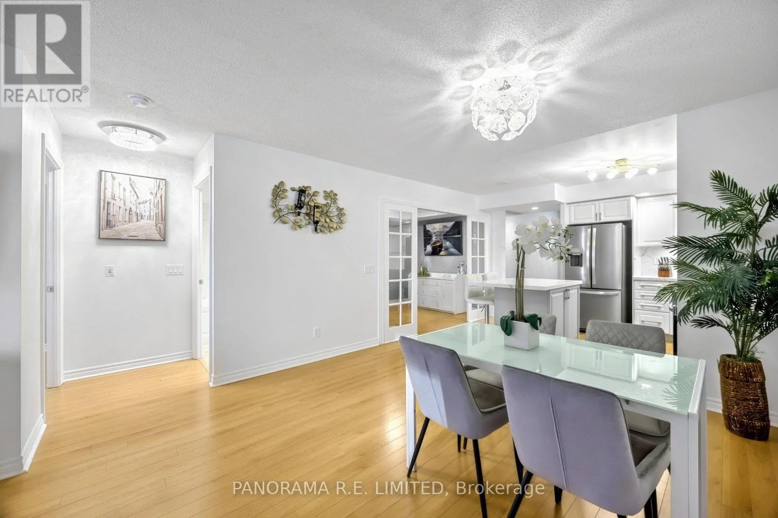 723 - 5233 DUNDAS STREET W