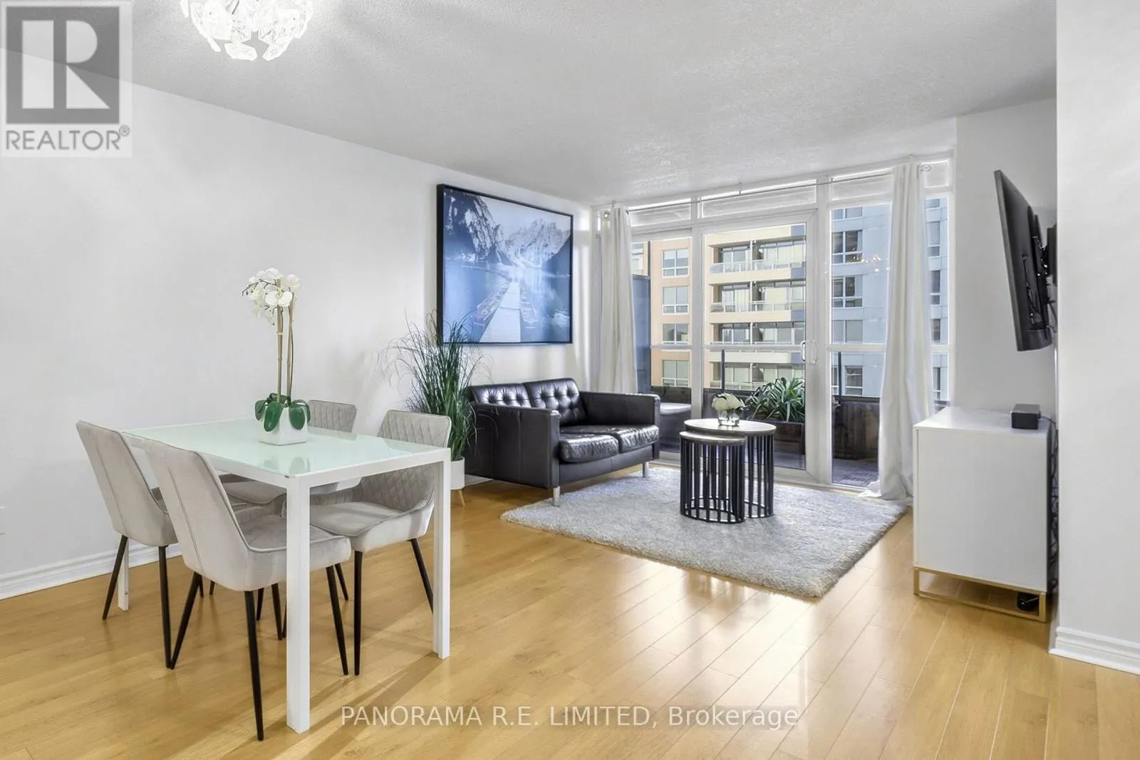 723 - 5233 DUNDAS STREET W