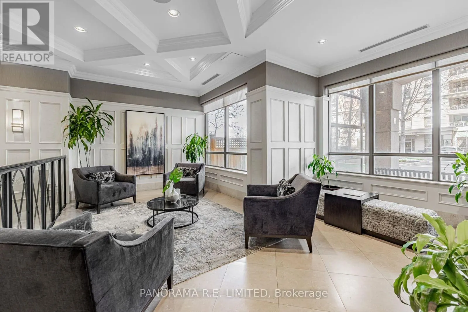 723 - 5233 DUNDAS STREET W