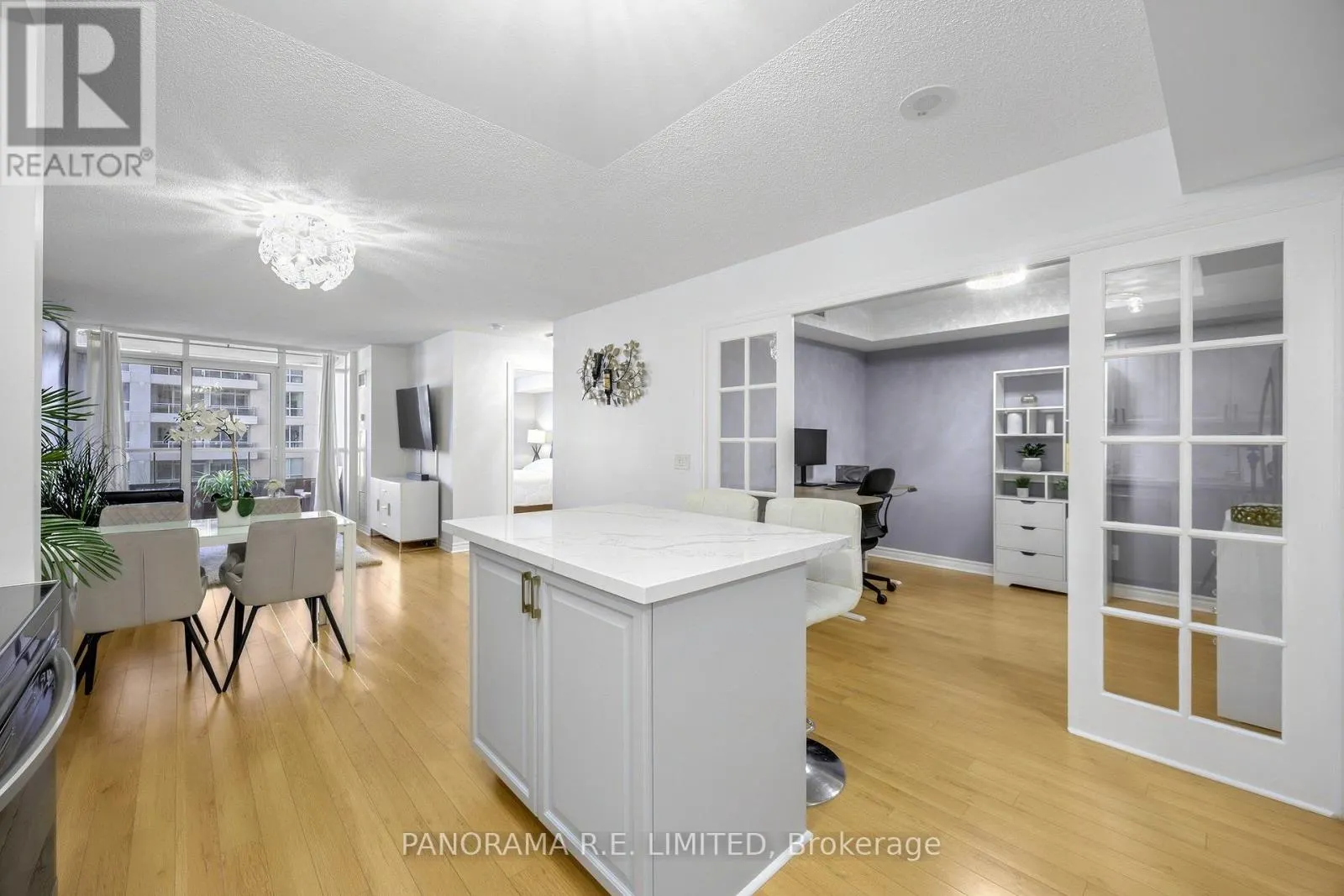723 - 5233 DUNDAS STREET W