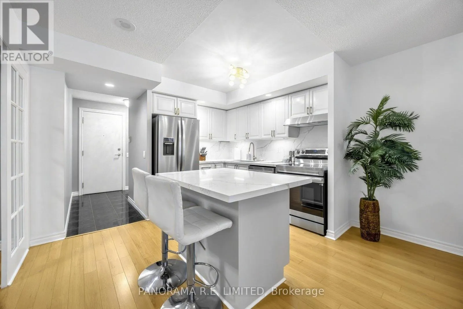 723 - 5233 DUNDAS STREET W