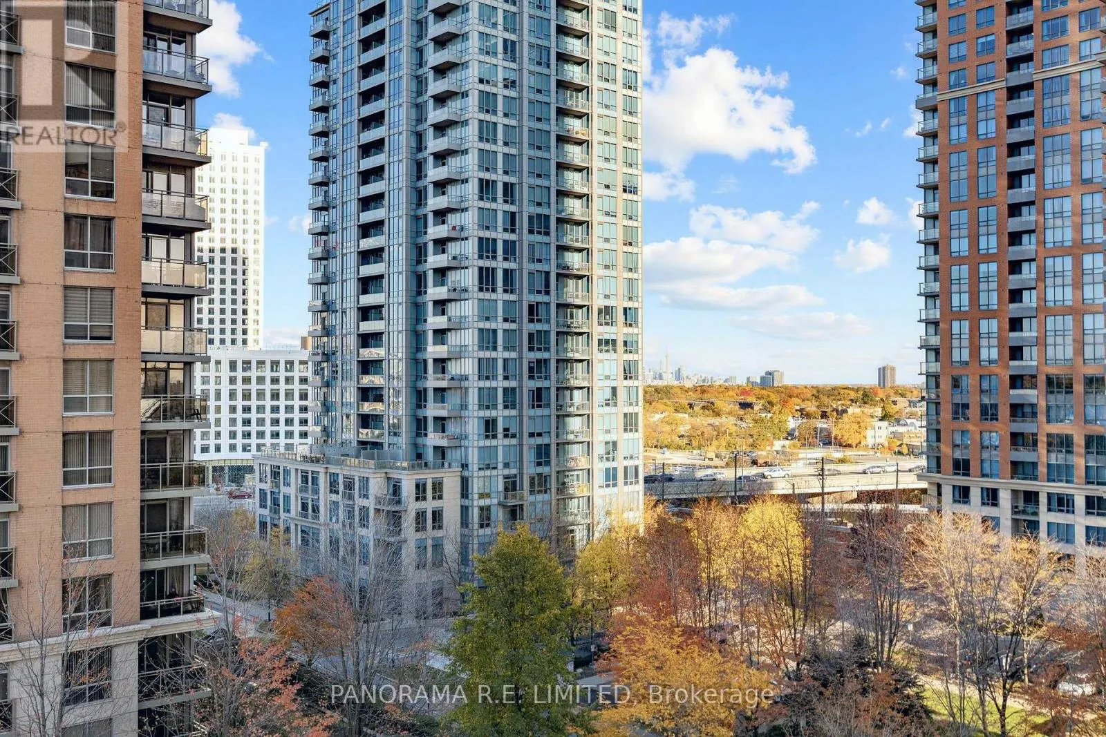 723 - 5233 DUNDAS STREET W