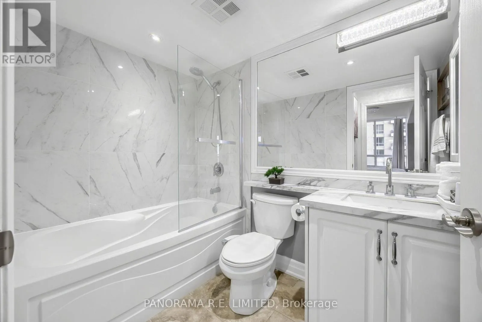 723 - 5233 DUNDAS STREET W