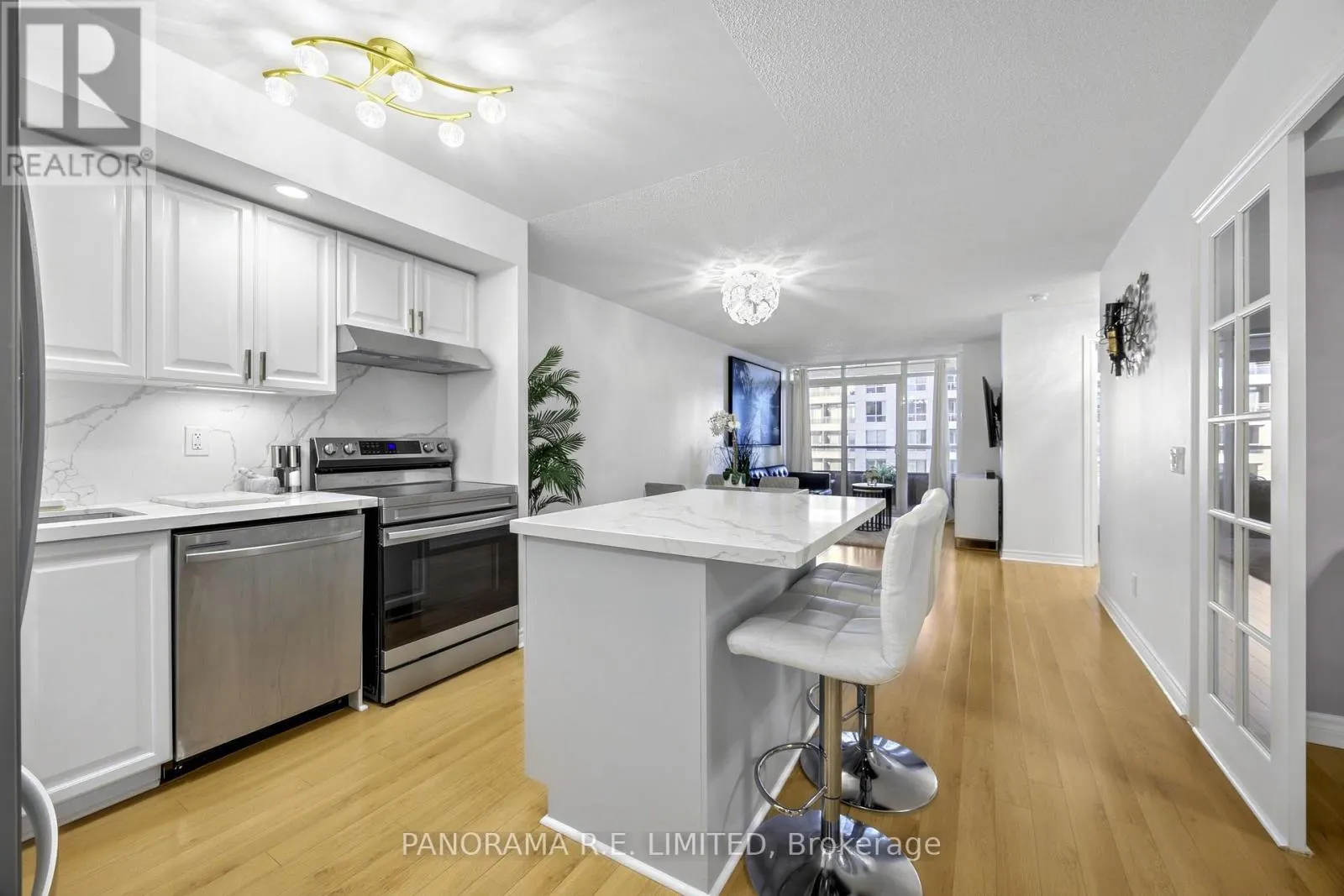 723 - 5233 DUNDAS STREET W