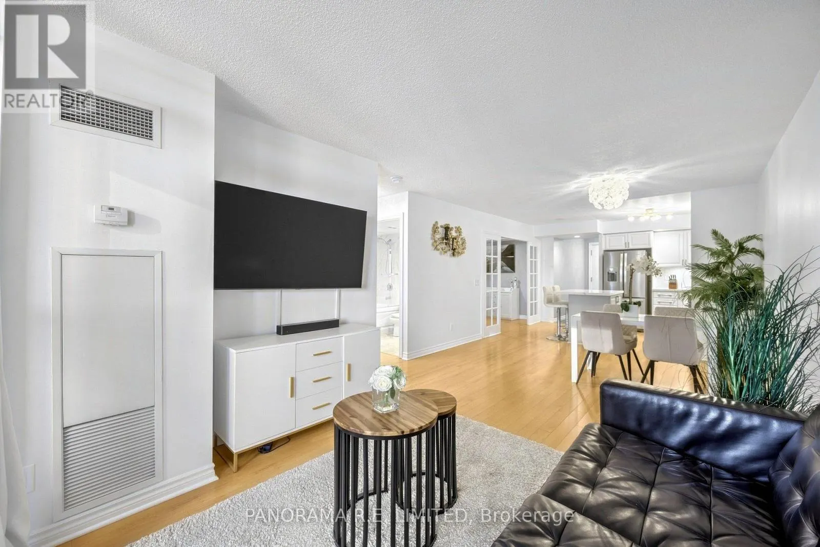723 - 5233 DUNDAS STREET W
